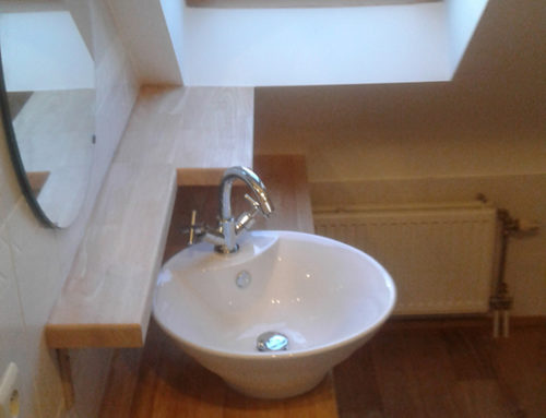 Badkamer met twee tinten mozaiek te Overijse